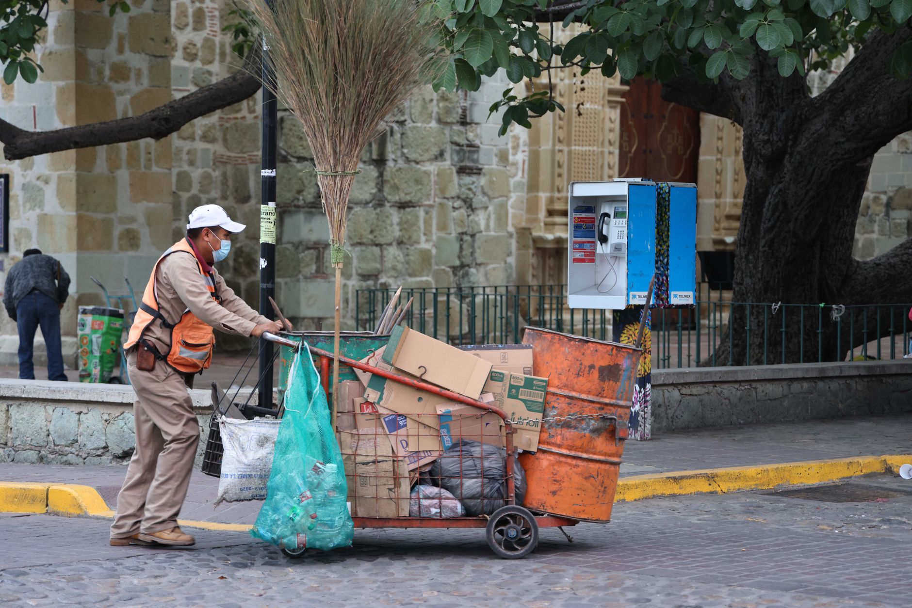 chimbote-water-worker-retires